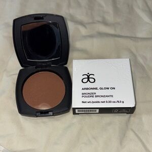 Arbonne Glow On Bronzer - Deep Tan. New in box.